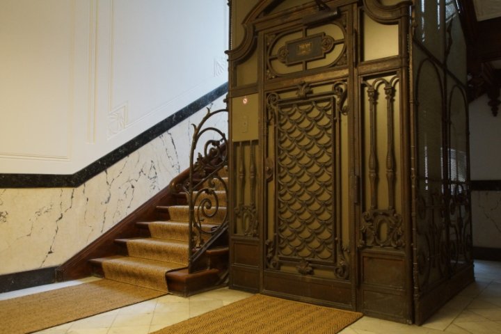 Altbau-Aufzug